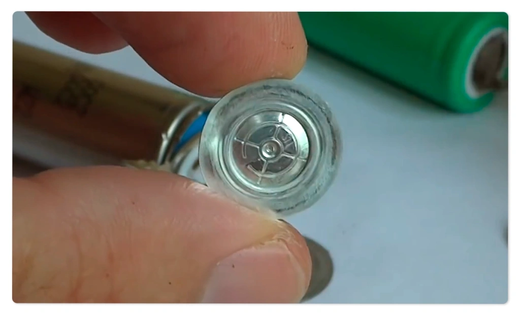 Плюсовой контакт